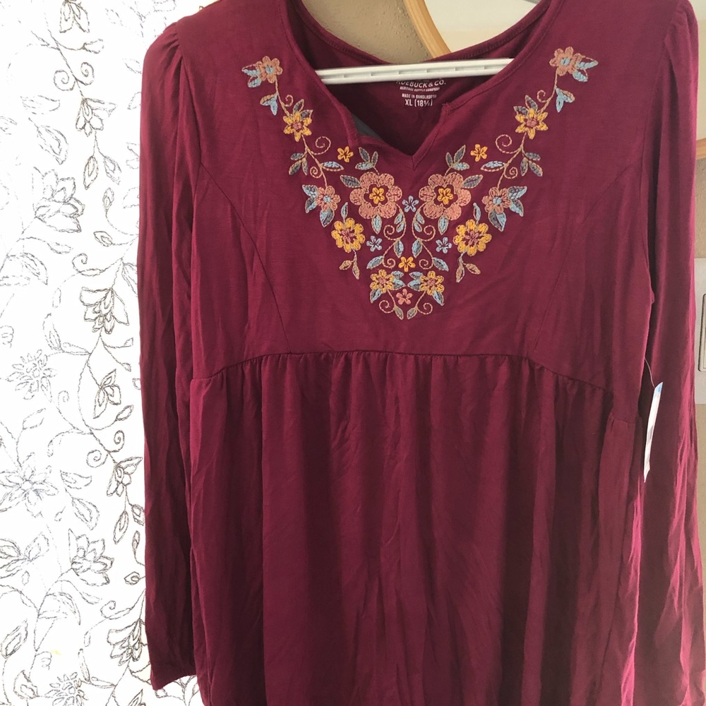 Roebuck & Co. EMBROIDERED PEASANT SHIRT FLORAL
